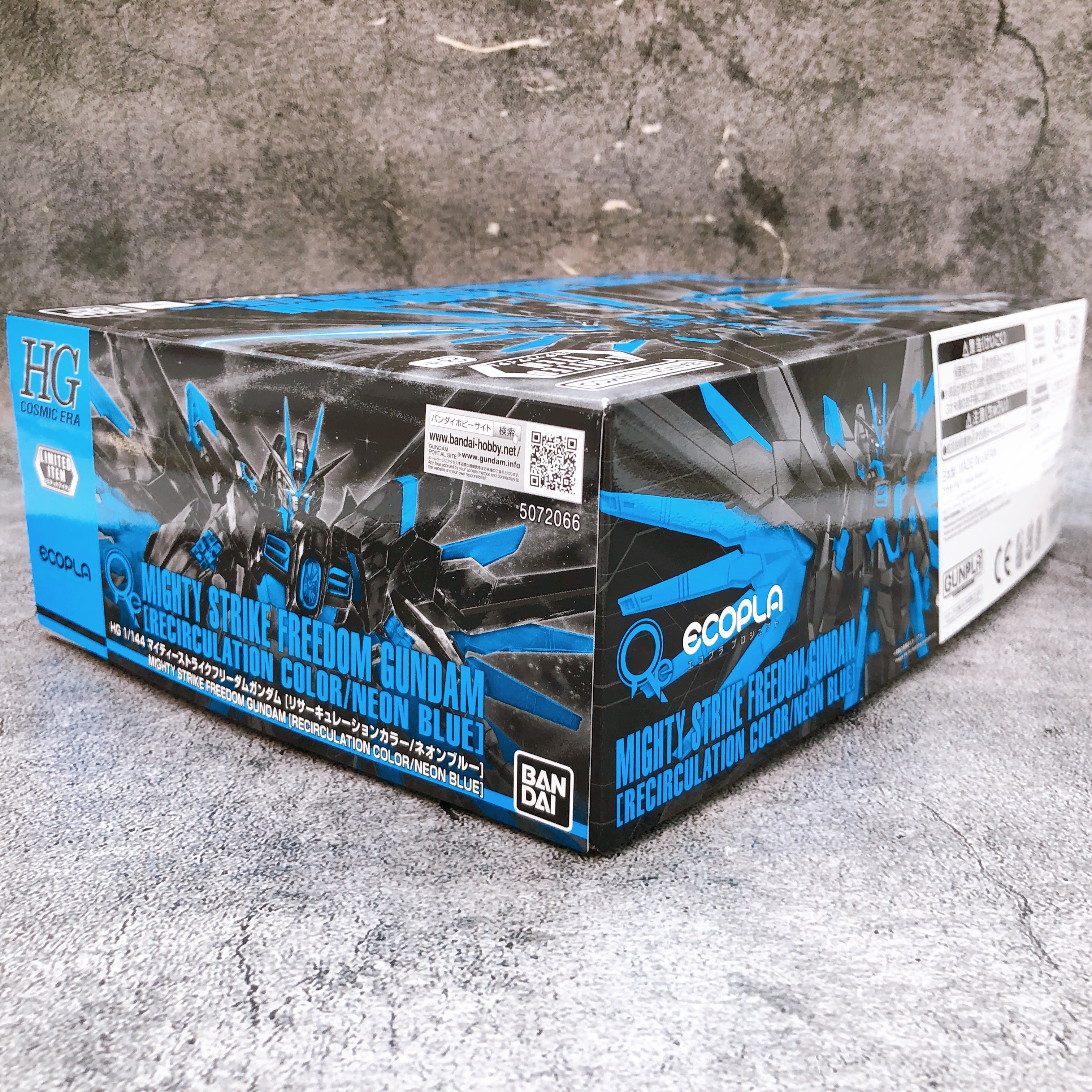 HG 1/144 Mighty Strike Freedom Gundam Recirculation Color Neon Blue Limited Kit