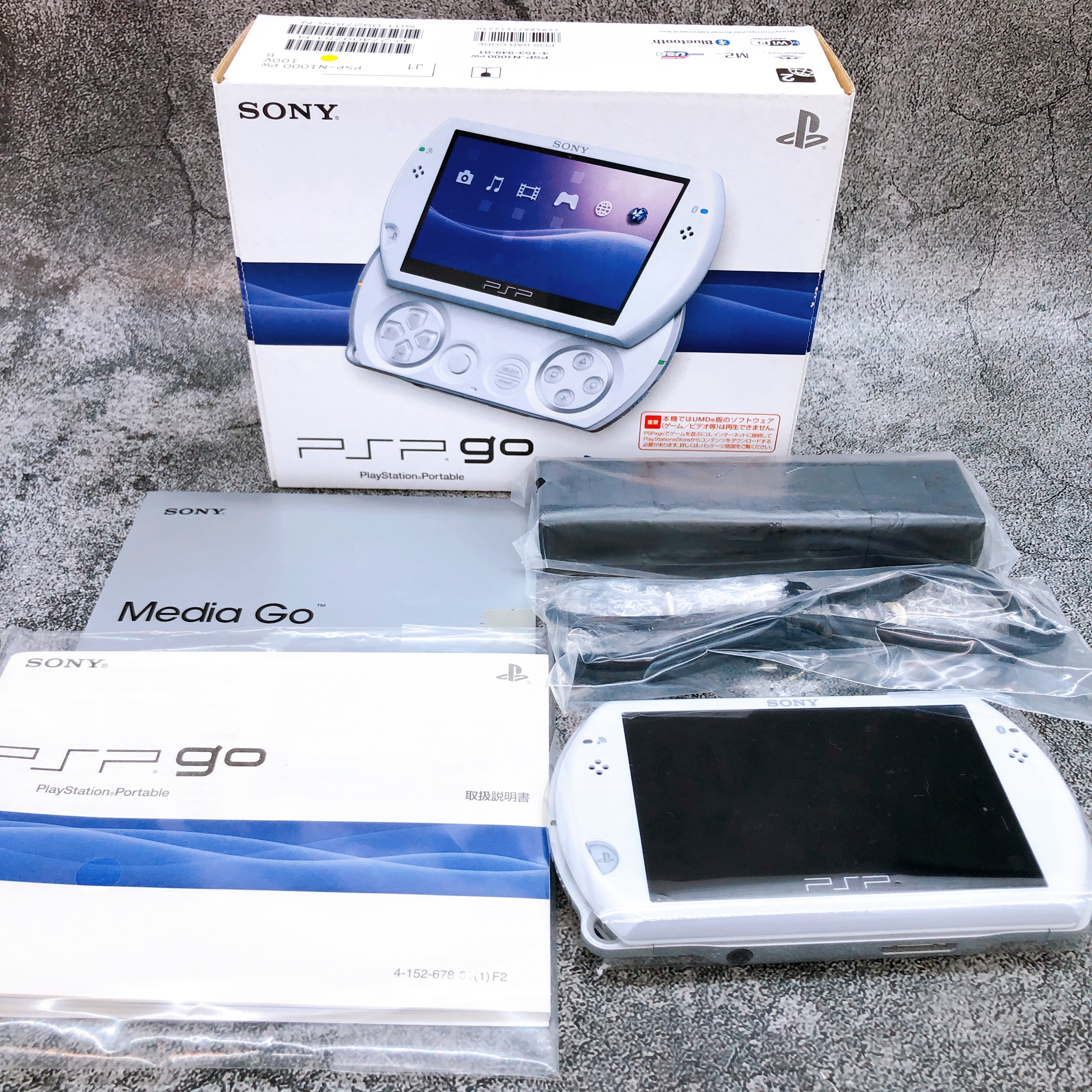 Sony PSP GO PlayStation Portable Pearl White Console PSP-N1000 Boxed in Stock