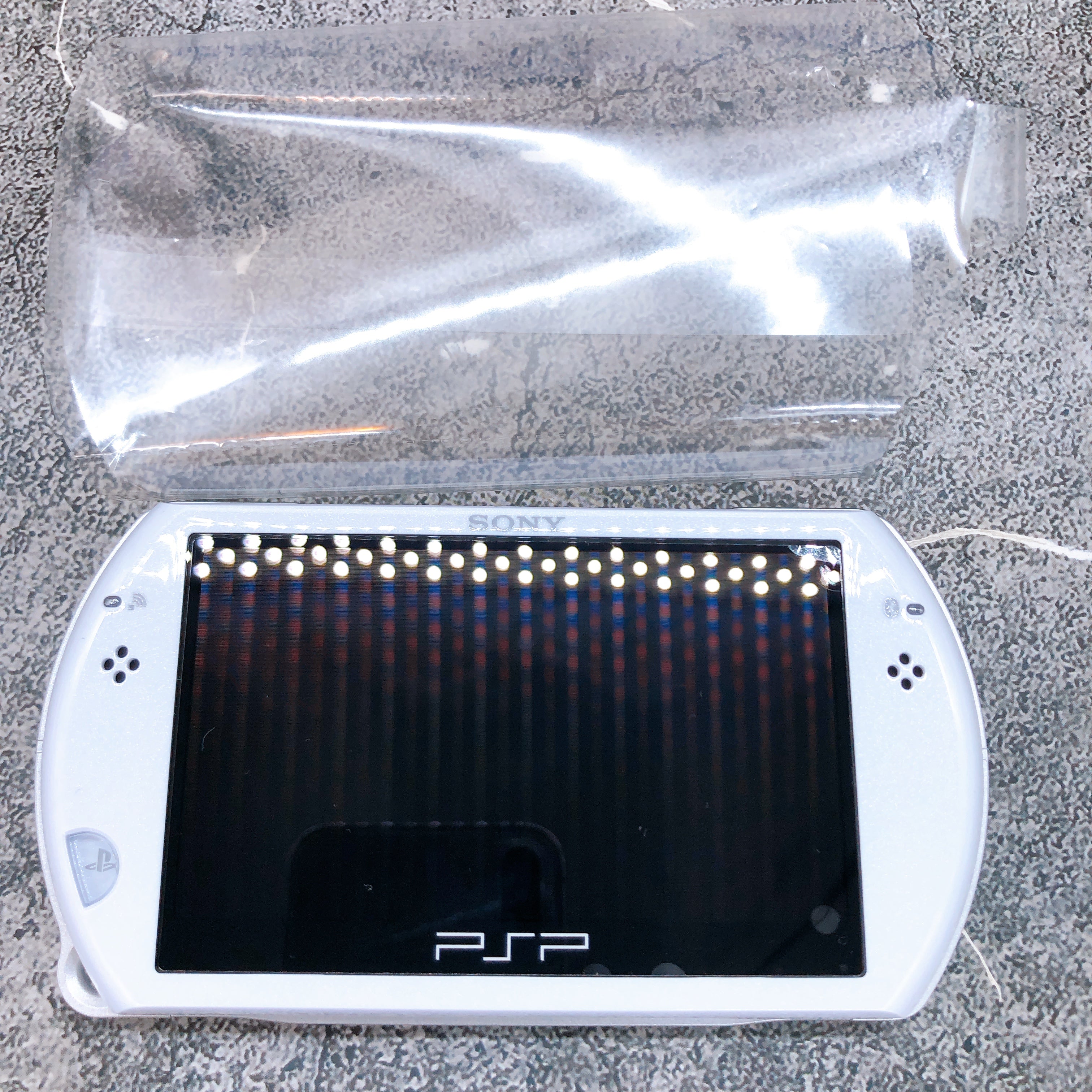 Sony PSP GO PlayStation Portable Pearl White Console PSP-N1000 Boxed in Stock