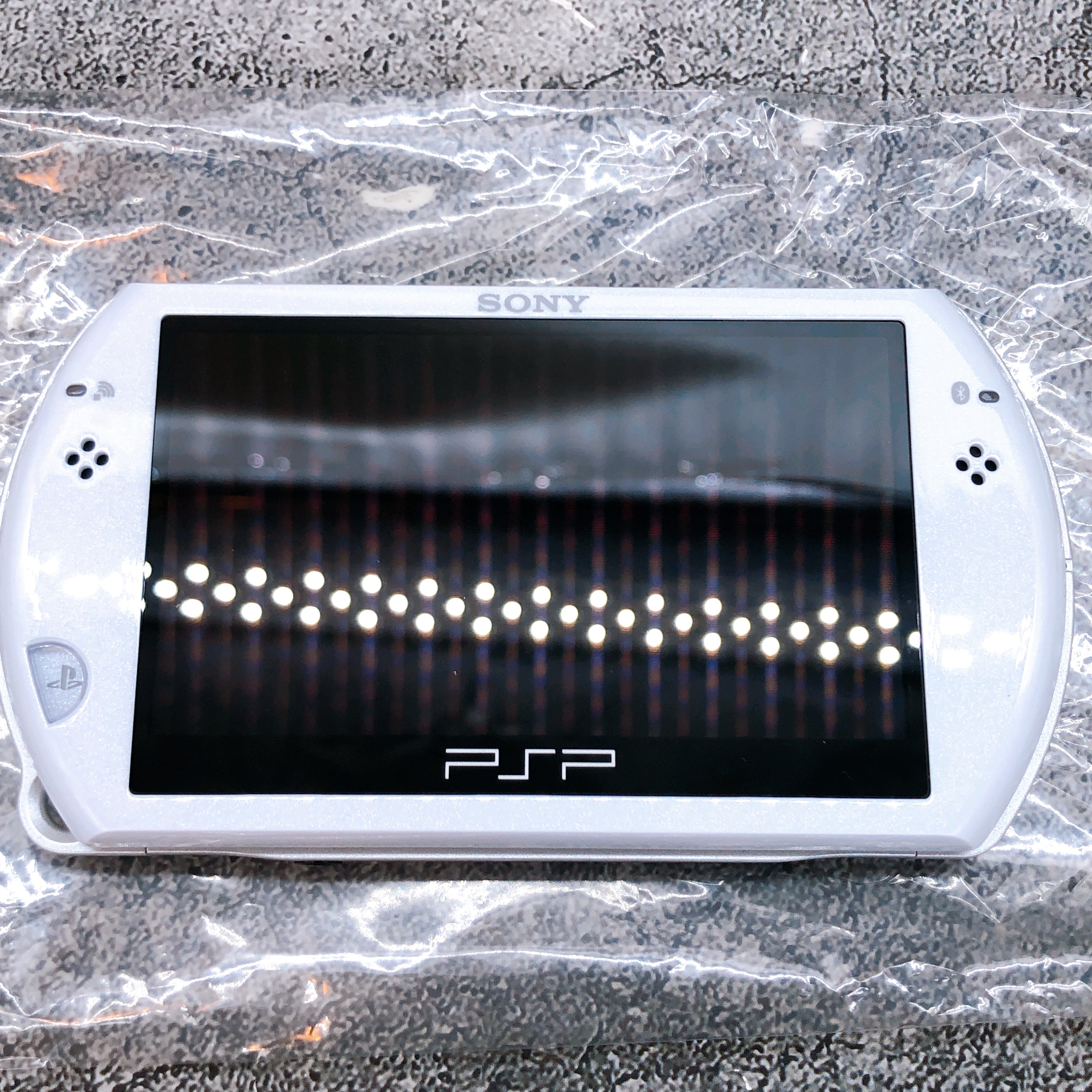 Sony PSP GO PlayStation Portable Pearl White Console PSP-N1000 Boxed in Stock