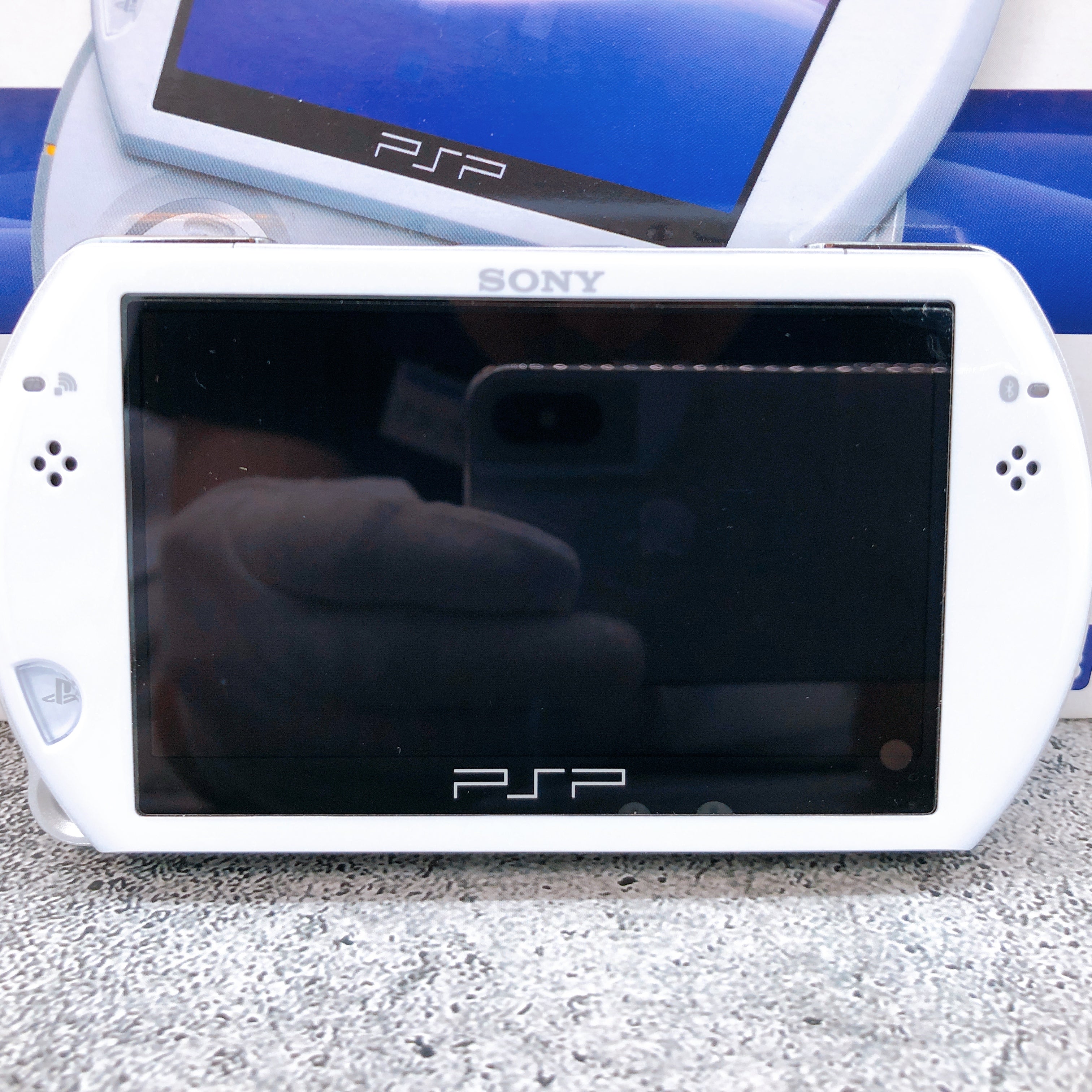 Sony PSP GO PlayStation Portable Pearl White Console PSP-N1000 Boxed in Stock