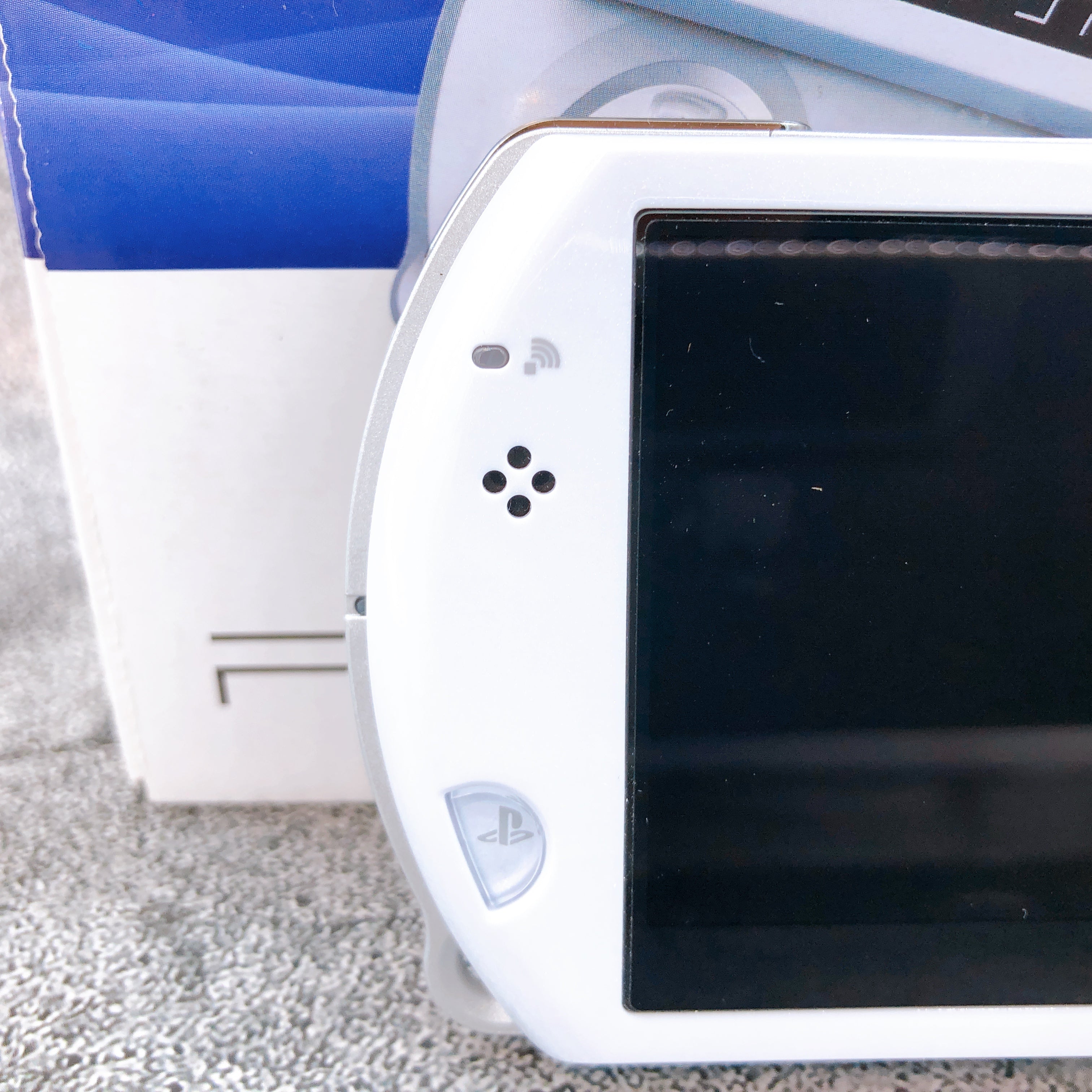 Sony PSP GO PlayStation Portable Pearl White Console PSP-N1000 Boxed in Stock