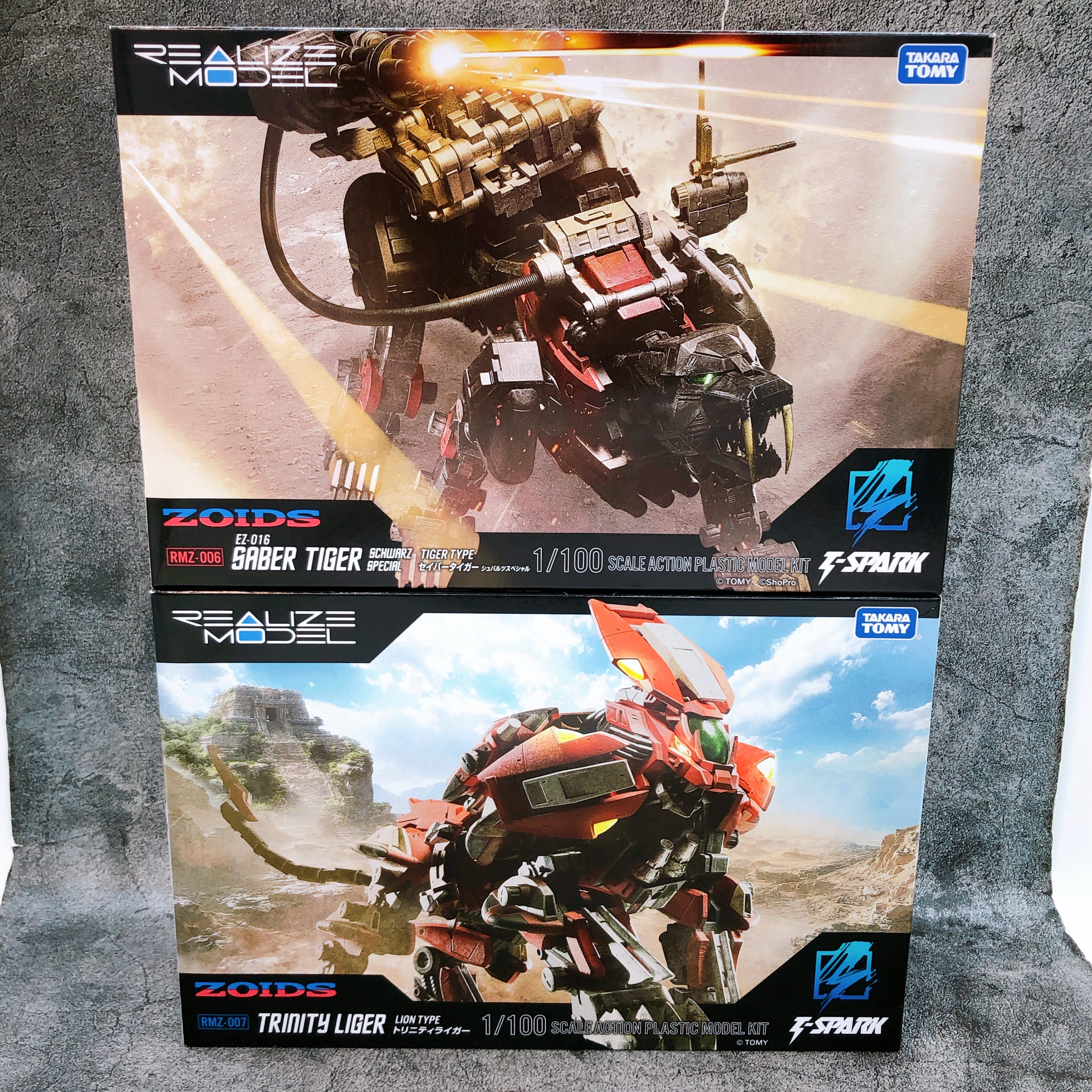 ZOIDS REALIZE MODEL 1/100 Saber Tiger Schwarz Special & Trinity Liger Set Kit