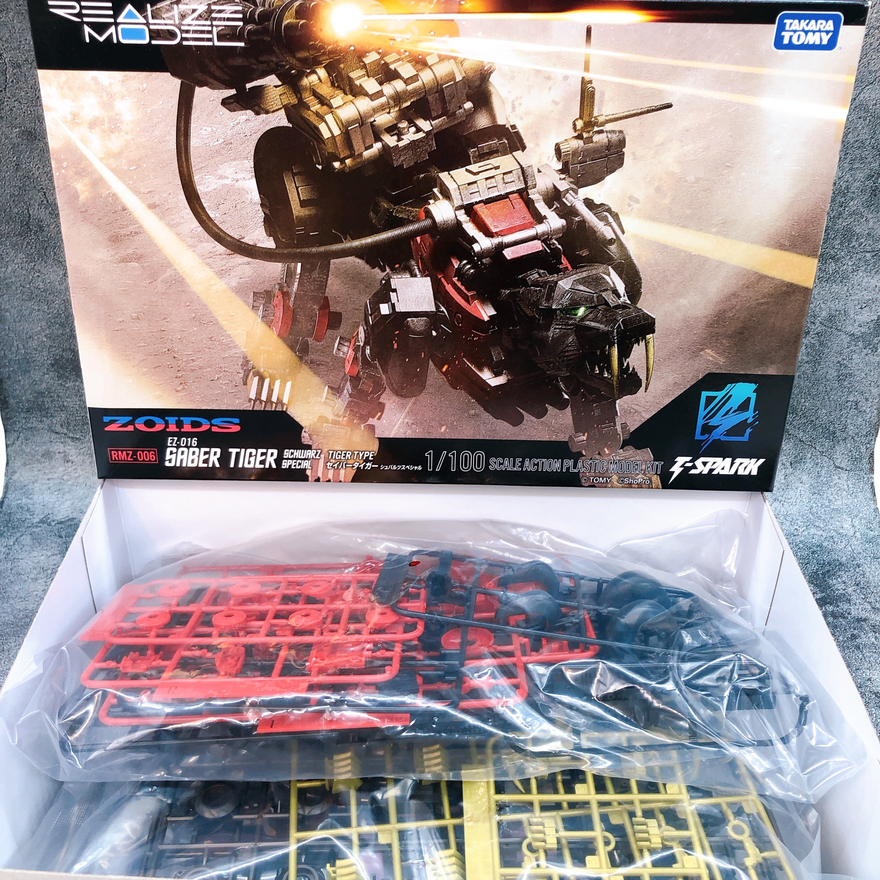 ZOIDS REALIZE MODEL 1/100 Saber Tiger Schwarz Special & Trinity Liger Set Kit
