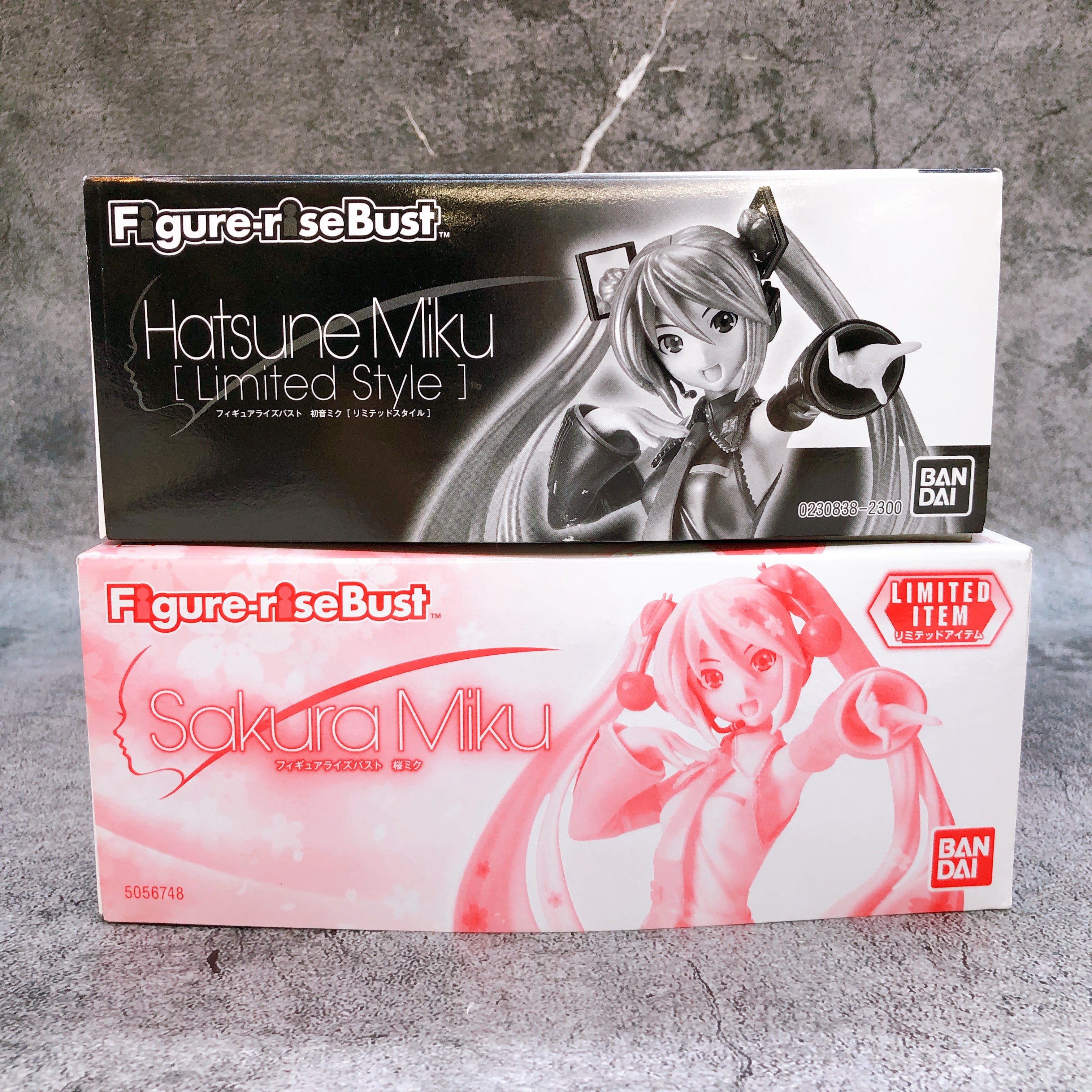Figure-rise Bust Hatsune Miku Limited Style & Sakura Miku Set Kit Premium Bandai