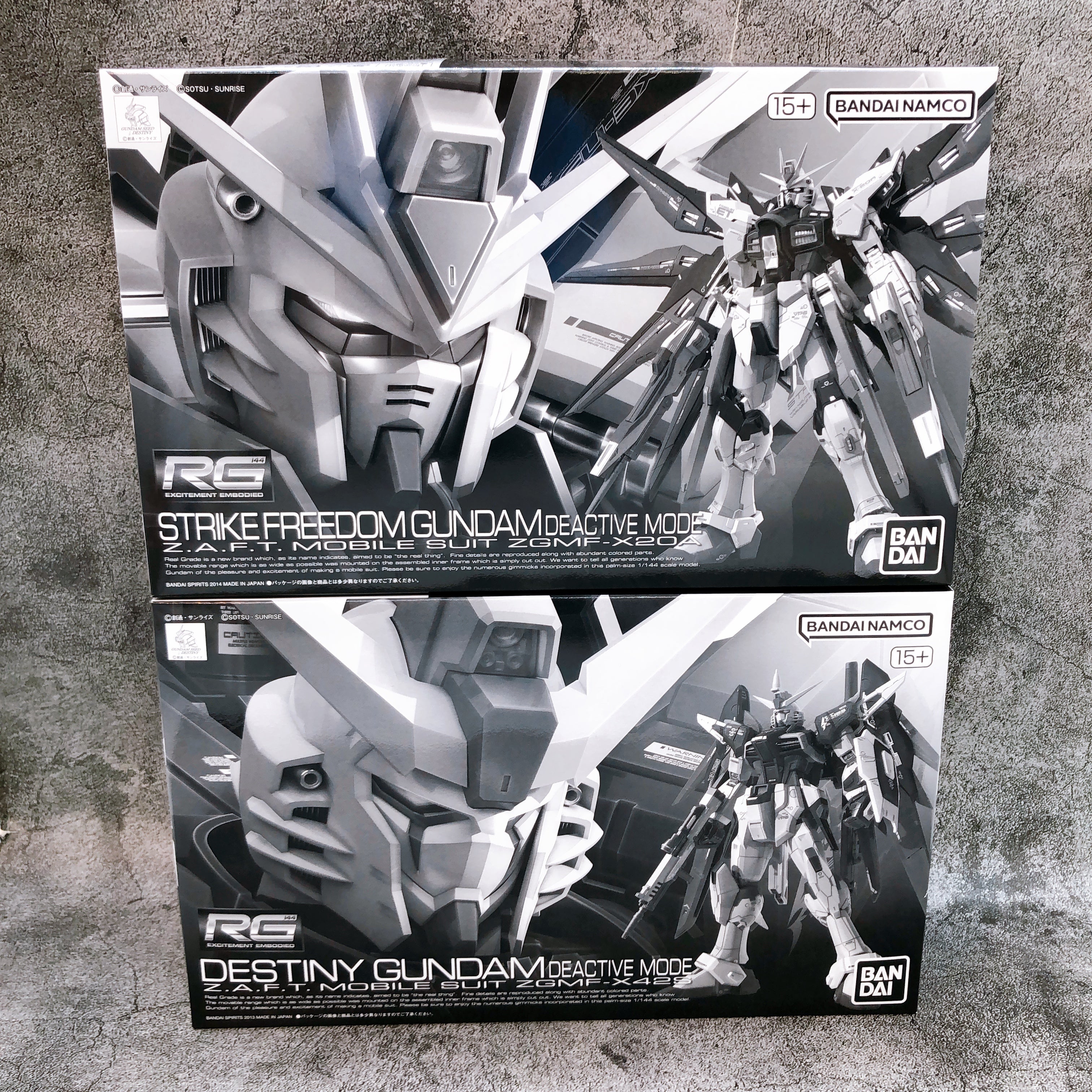RG 1/144 Strike Freedom Gundam & Destiny Gundam Deactive Mode Set Kit 15+ Bandai