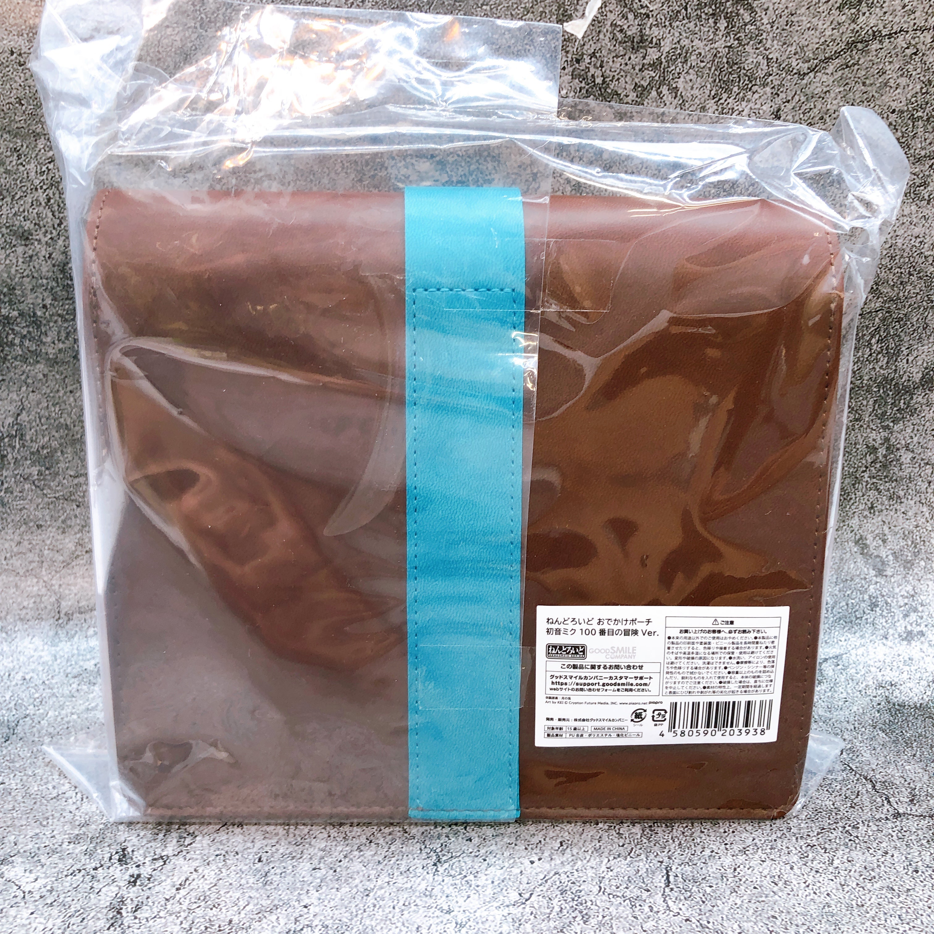 Hatsune Miku 100th Adventure Nendoroid 2639 Action Figure + Travel Pouch Bag SET