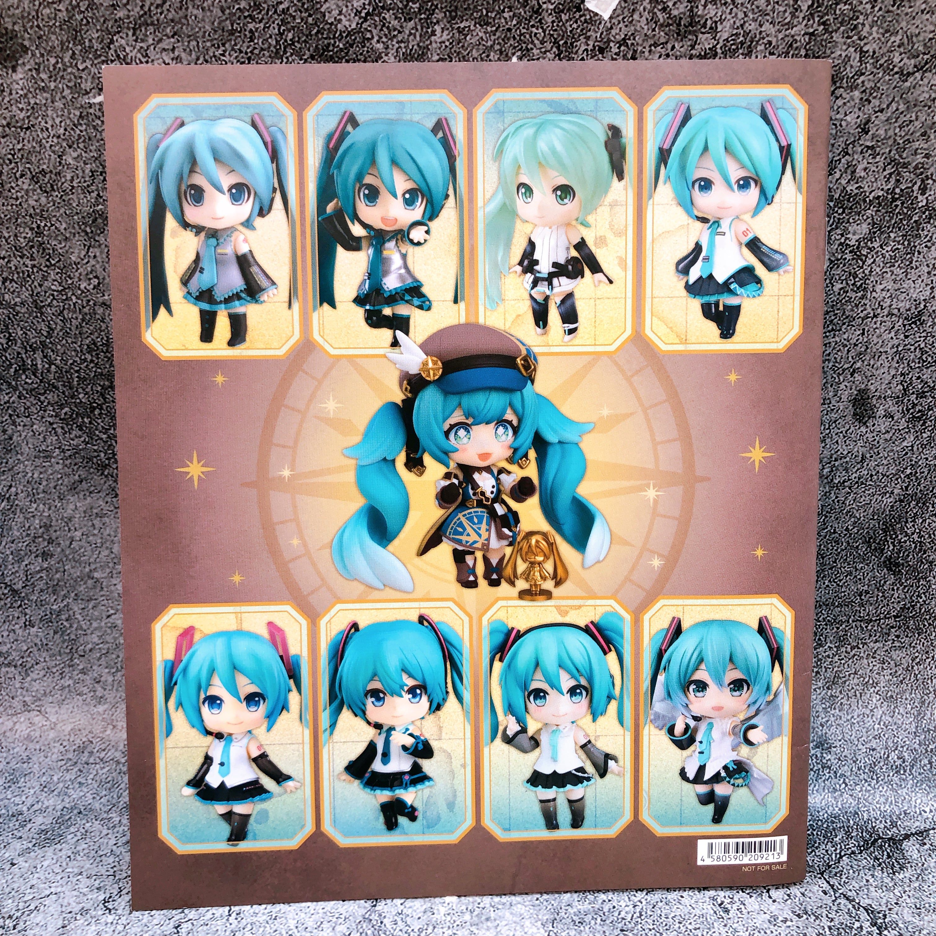 Hatsune Miku 100th Adventure Ver. Nendoroid 2639 Figure & Pouch & Catalog SET