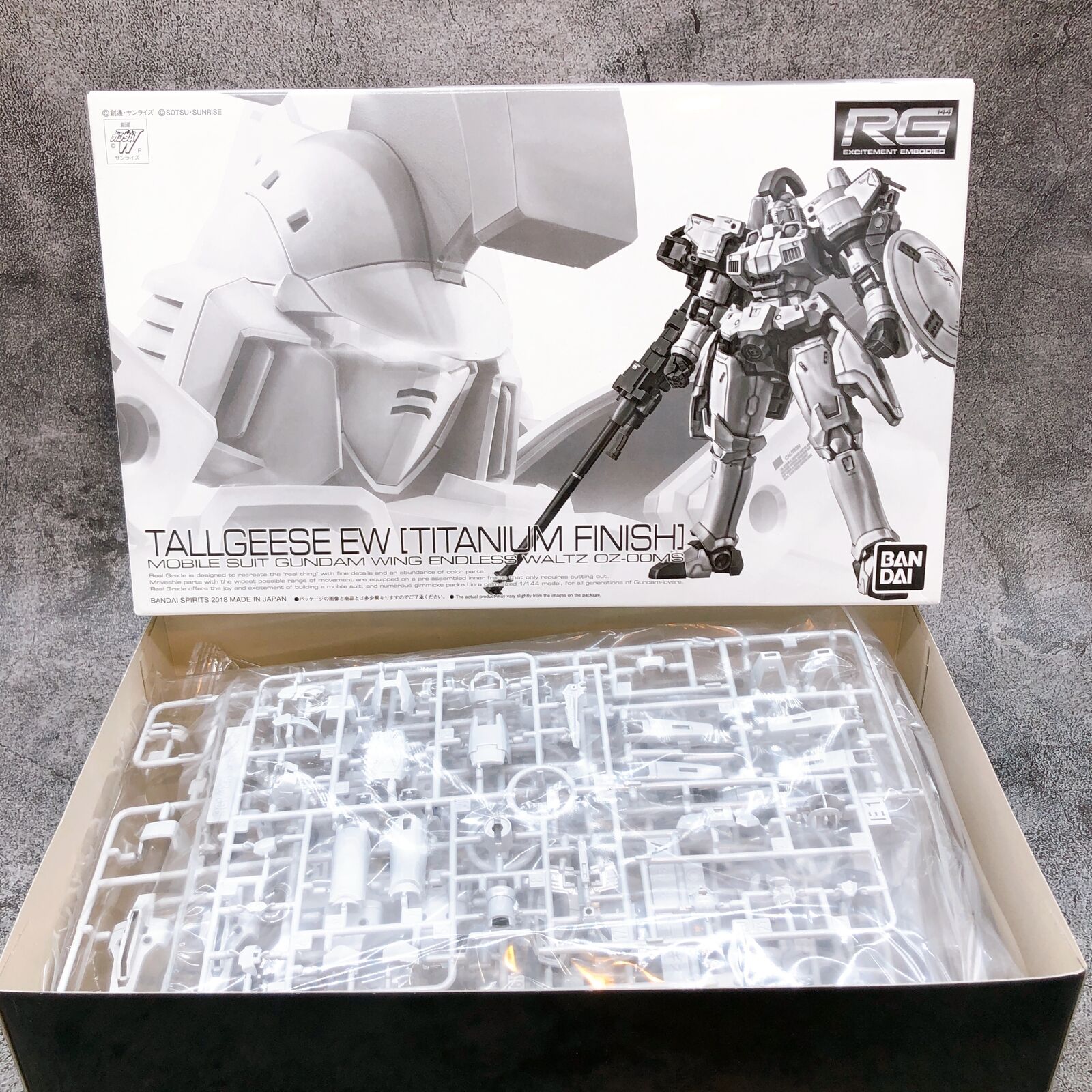RG 1/144 Tallgeese EW Titanium Finish [Premium Bandai]