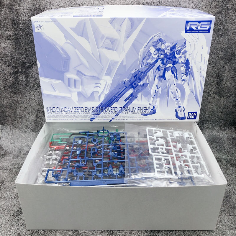 RG 1/144 Wing Gundam Zero EW & Drei Zwerg Titanium Finish [Premium Bandai]