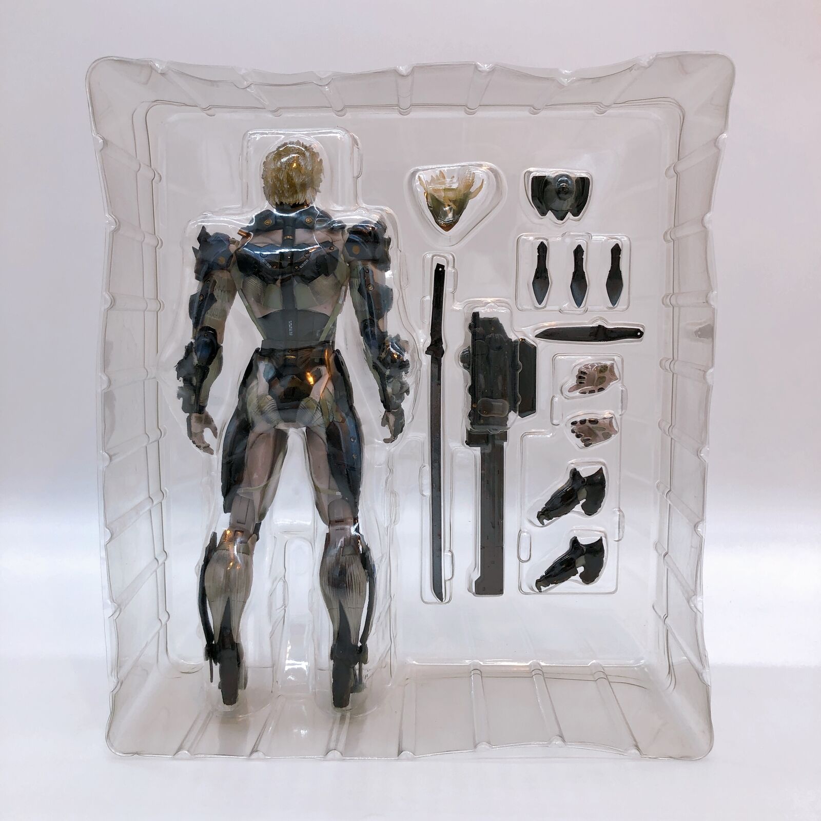 L GEAR RISING PLAYARTS改 雷電　ホワイトアーマー Play Arts Kai Metal Gear Rising Revengers Raiden White Armor