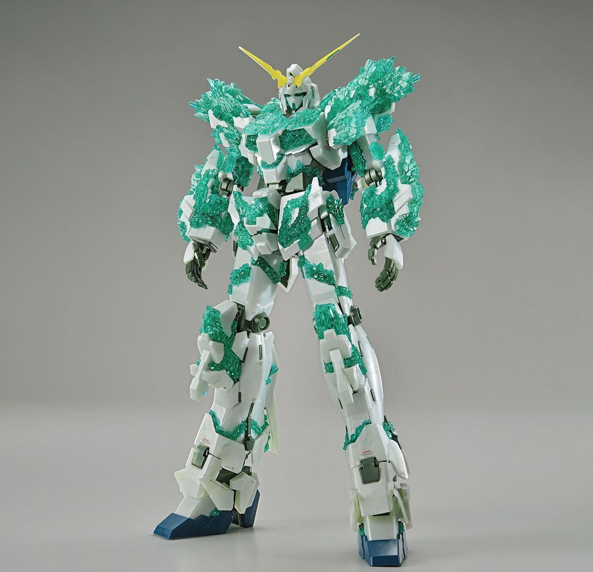 MG 1/100 Unicorn Gundam (Luminous Crystal Body) [Gundam Base Limited]