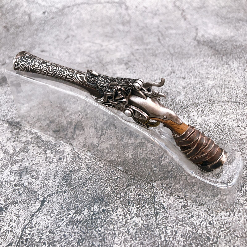 Bloodborne Hunter's Arsenal Pistol & Torch 1/6 Scale Weapon [Gecco]