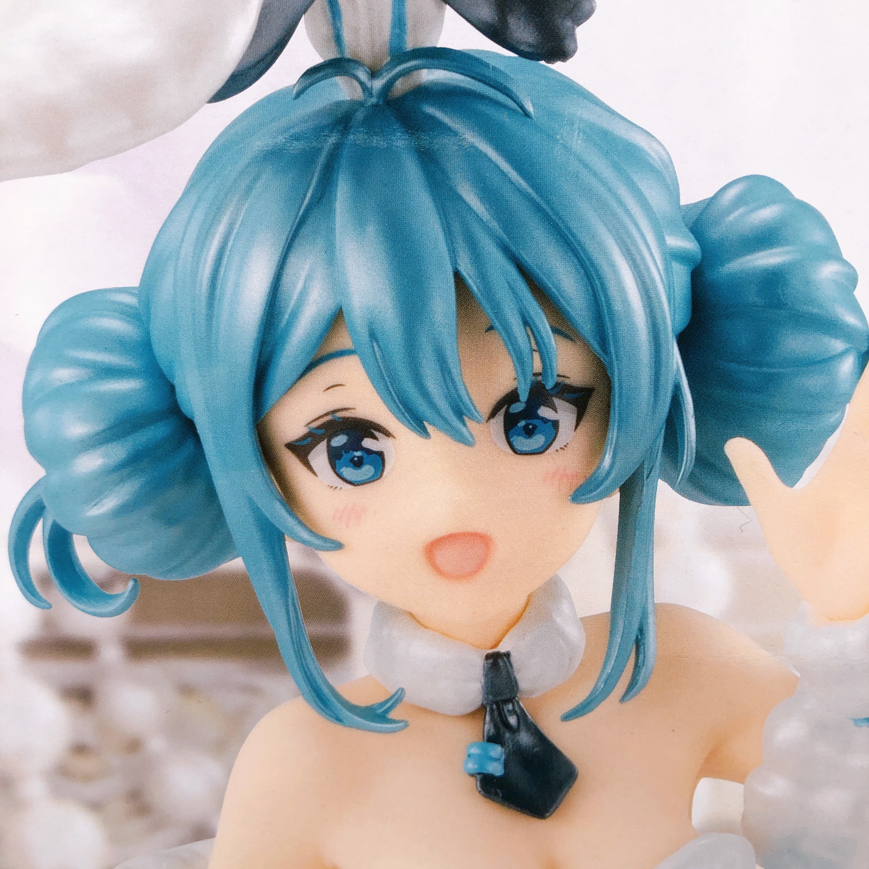 Hatsune Miku White Rabbit Pearl Colorver. BiCute Bunnies