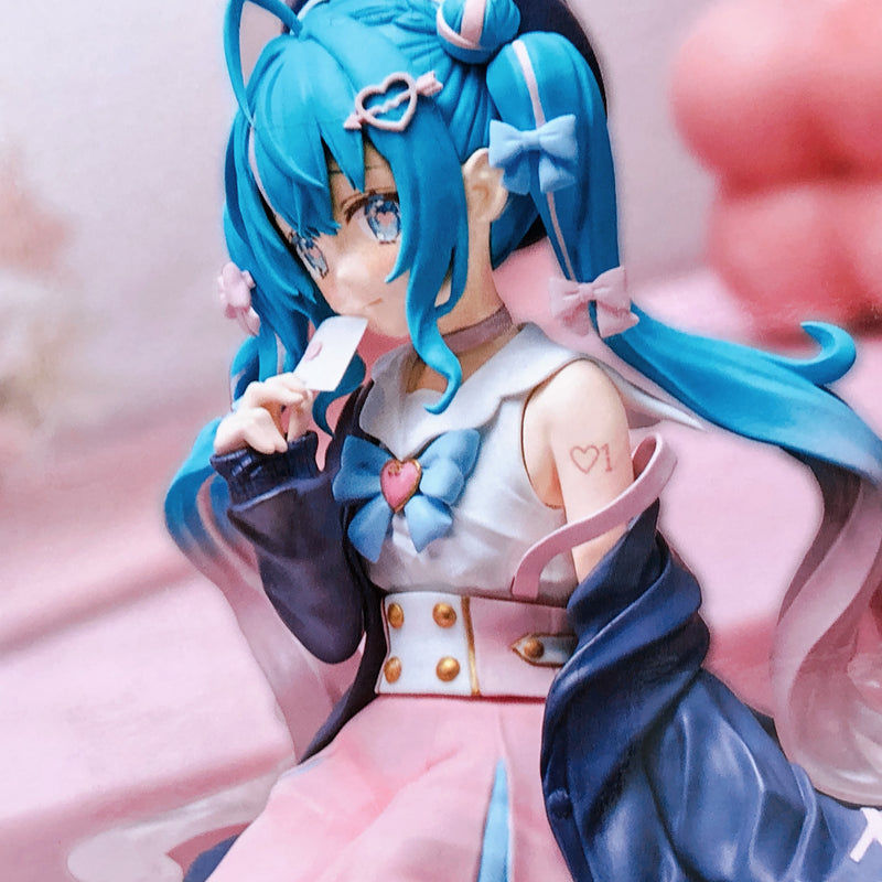 Hatsune Miku Sailor Suit in Love Noodle Stopper Figure [FuRyu]