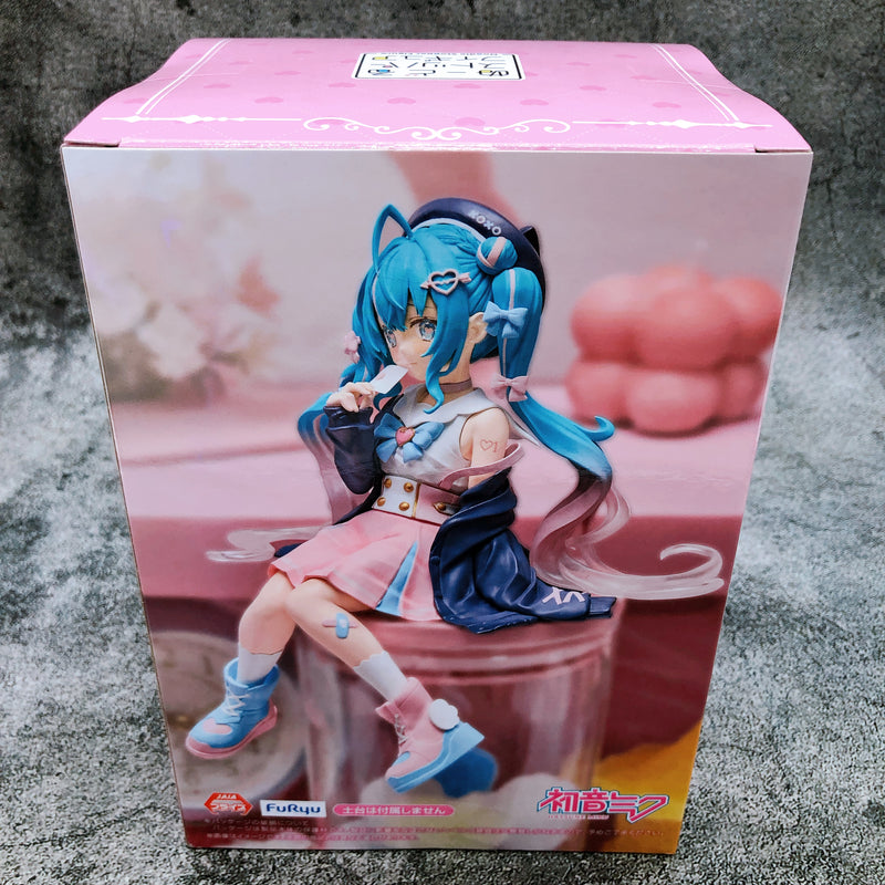 Hatsune Miku Sailor Suit in Love Noodle Stopper Figure [FuRyu]